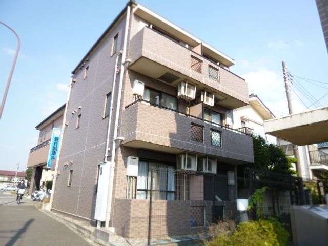 建物外観　ワンフロア１世帯のマンションです