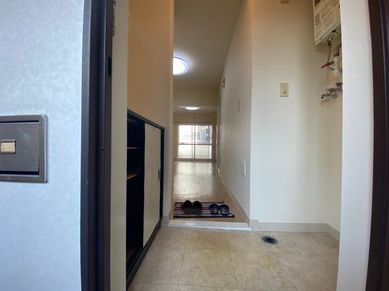 玄関　玄関です。すぐにお部屋が広がっています。