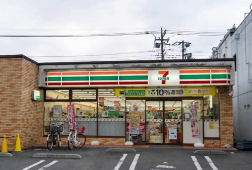 コンビニ　セブン-イレブン 狭山ヶ丘駅西口店（コンビニ）まで381m