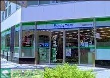 コンビニ　ファミリーマート飯田橋三丁目店（コンビニ）まで370m