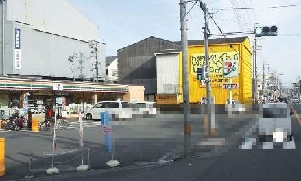 コンビニ　セブン-イレブン門真岸和田１丁目店（コンビニ）まで366m