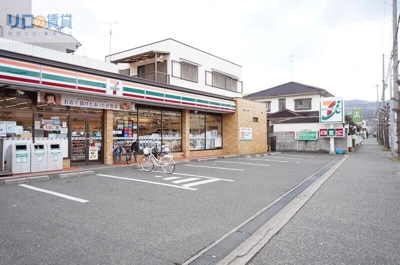 コンビニ　セブンイレブン宝塚泉町店（コンビニ）まで259m