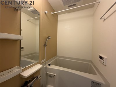 バス・シャワールーム　浴室乾燥機付きで便利です！