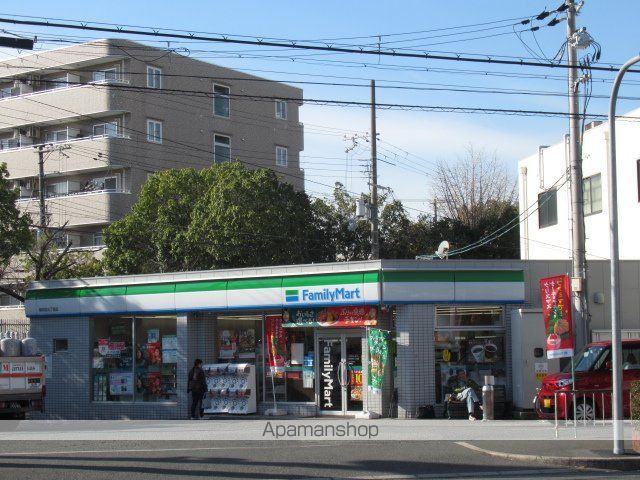 コンビニ　ファミリーマート（コンビニ）まで202m