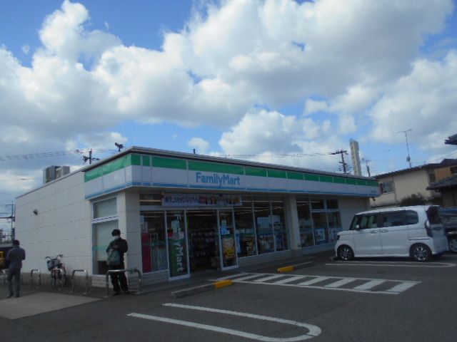 コンビニ　ファミリーマート雄松町店様（コンビニ）まで500m