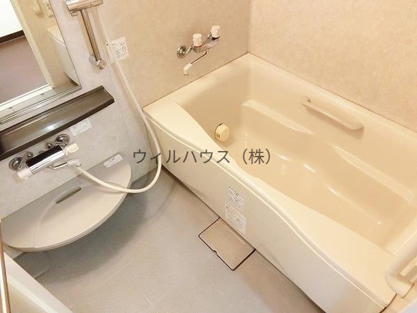 バス・シャワールーム　浴室乾燥機、追い焚き機能付きバス！