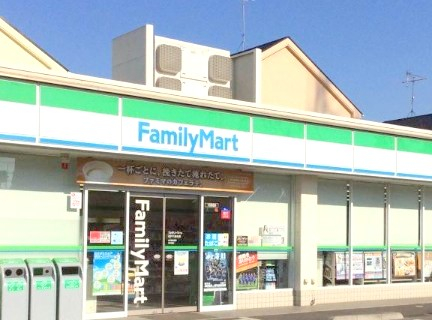 コンビニ　ファミリーマート松戸小金南店（コンビニ）まで735m