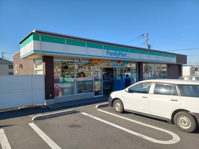 コンビニ　ファミリーマート 草加八幡町店（コンビニ）まで370m