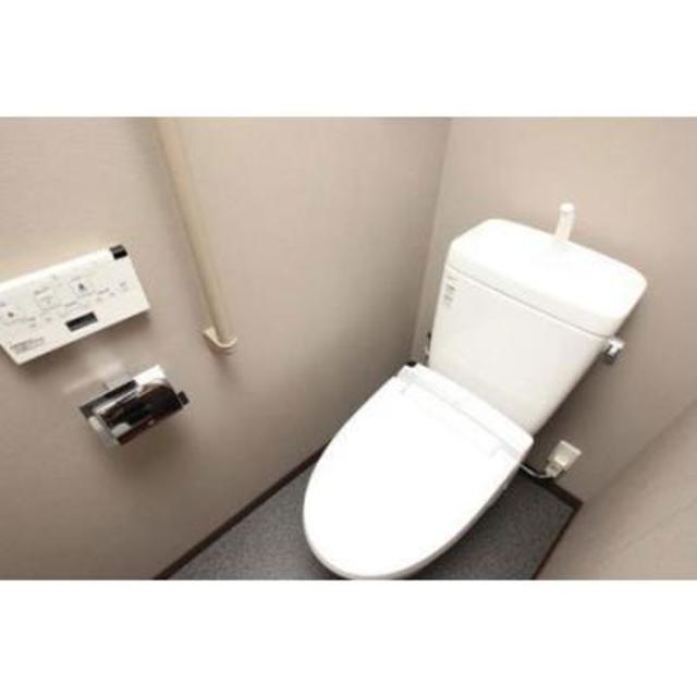 トイレ　※写真は同タイプ住戸です。