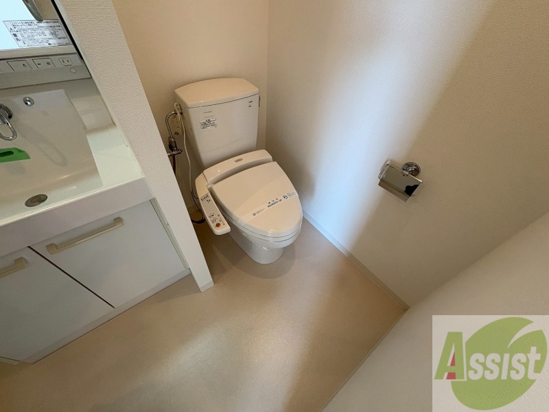 トイレ　ウォシュレット機能がついたトイレです。安心して使用できます。