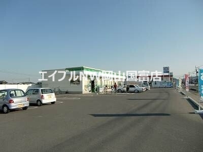 コンビニ　ファミリーマート邑久駅東店（コンビニ）まで585m