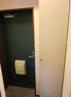 玄関　※別部屋の参考写真です。