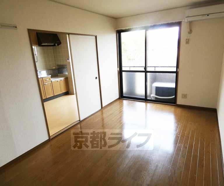 居室・リビング　落ち着いた雰囲気のお部屋です
