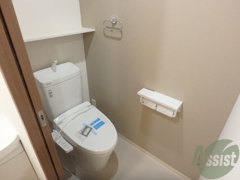 トイレ　トイレです。温水洗浄便座はうれしいですね
