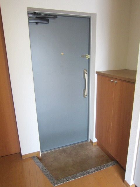 玄関　タウンハウジング府中店まで