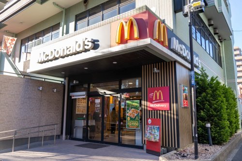 飲食店　マクドナルド 篠崎駅前店（飲食店）まで438m