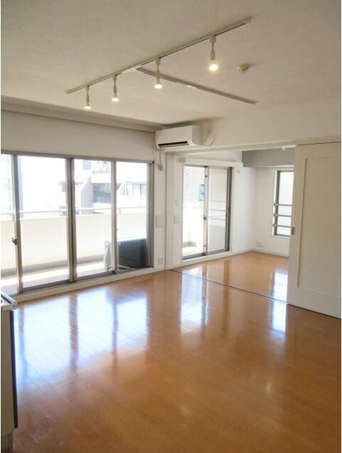 居室・リビング　開放感のあるゆったりとしたお部屋です♪