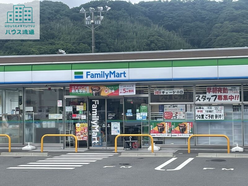 コンビニ　ファミリーマート諫早多良見店（コンビニ）まで187m