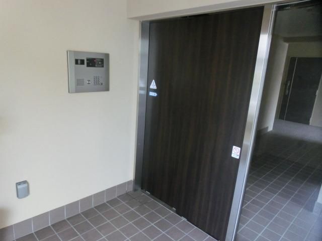 エントランス　安心のオートロック完備