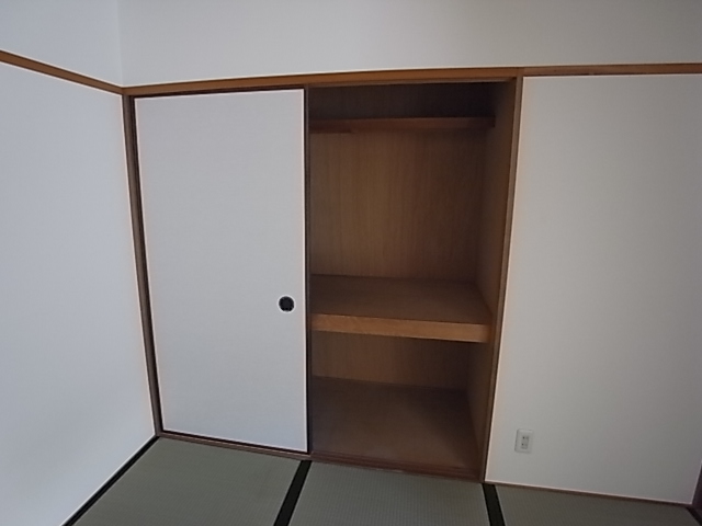 収納　和室部分(1)、収納有。