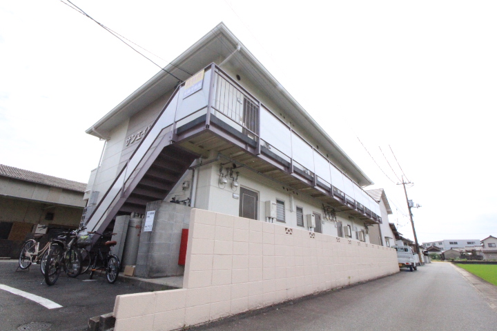 建物外観　南向きで日当たりの良い単身アパート♪