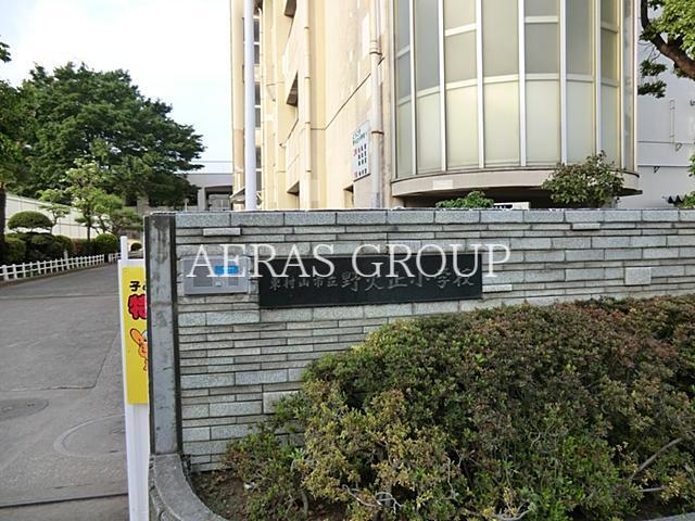 小学校　東村山市立野火止小学校（小学校）まで883m