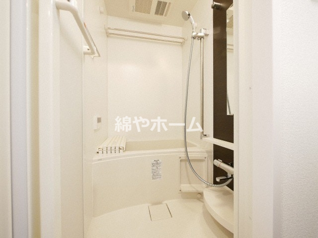 バス・シャワールーム　落ち着いた空間のお風呂です