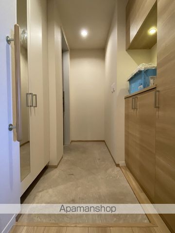 ＪＲ東海道本線 浜松駅 バス乗車時間：25分 最寄りバス停で下車 徒歩3分 3階建 築4年の玄関写真