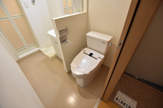 ＪＲ関西本線 東部市場前駅 徒歩7分 3階建 築11年のトイレ写真