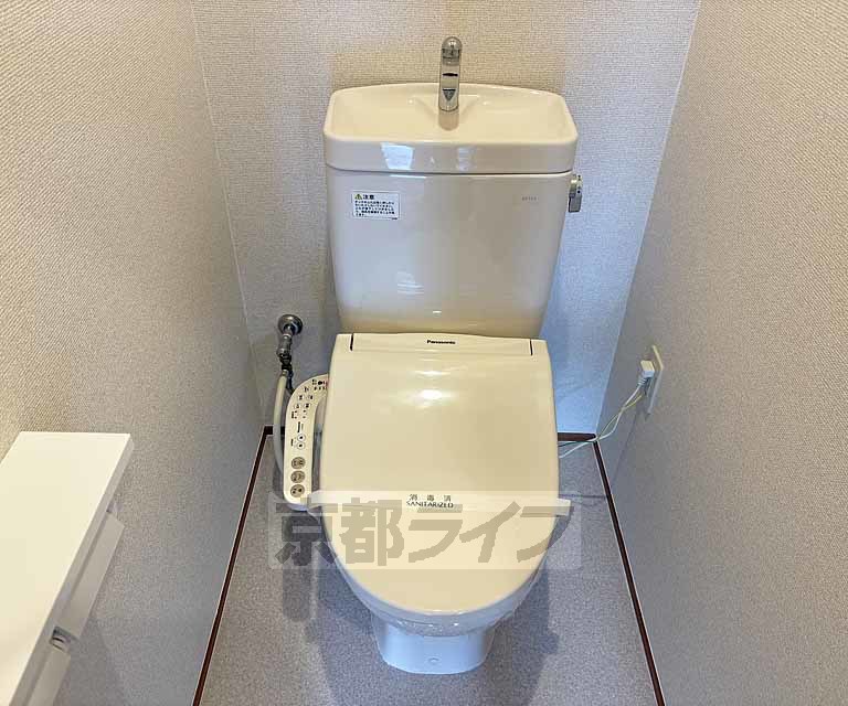 地下鉄東西線 御陵駅 徒歩3分 2階建 築25年のトイレ写真