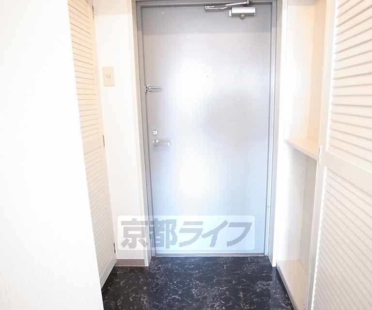 エクレーヌ御池の玄関写真