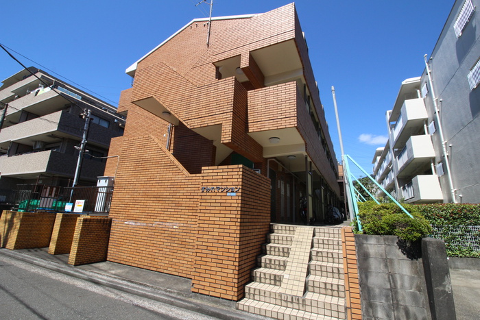 すみれマンションの外観写真
