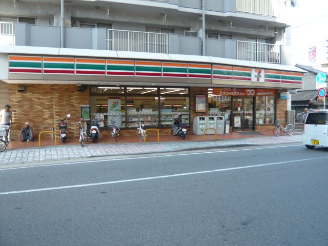 コンビニ　セブンイレブン（コンビニ）まで230m