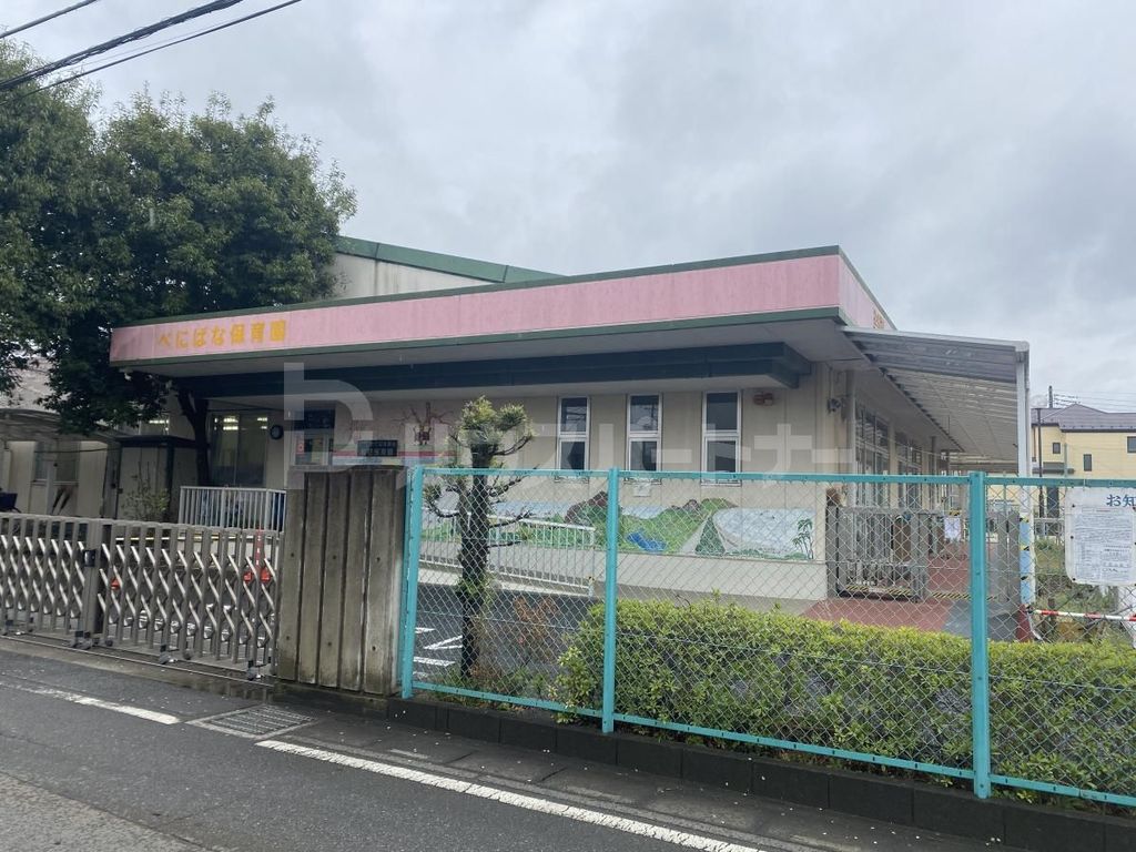 小学校　紅花保育園（小学校）まで940m