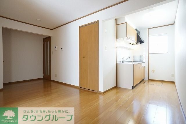 ミルトニア・ガーデンAの居間写真