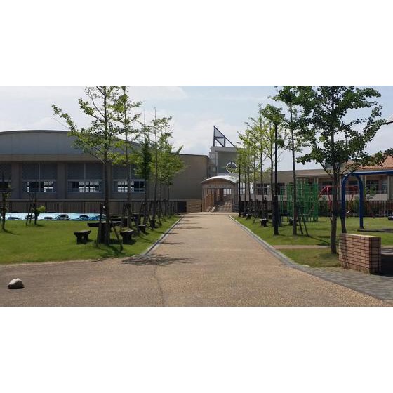 小学校　射水市立中太閤山小学校（小学校）まで687m