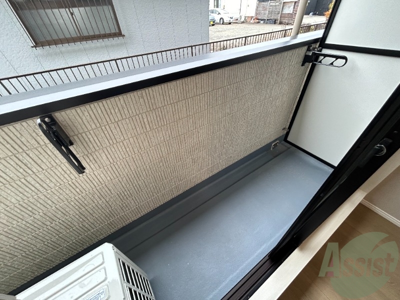 バルコニー　バルコニーは南向きです。暖かい日差しが望めそうですね。
