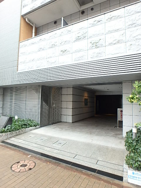エントランス　清潔なエントランスです