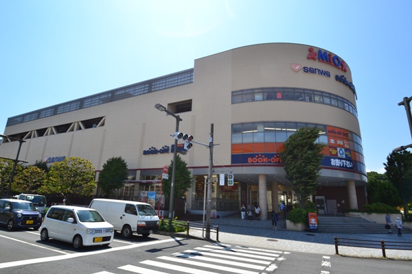 ショッピングセンター　アクロスモール八王子みなみ野（ショッピングセンター）まで1024m