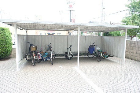 その他共有部分　屋根付き駐輪場あります！