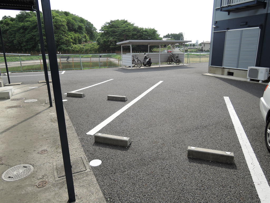 【那珂郡東海村大字舟石川のアパートの駐車場】