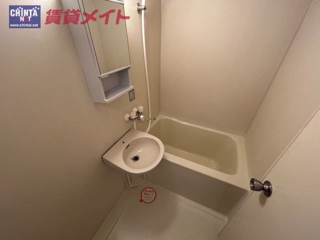 【サン・コスモのバス・シャワールーム】
