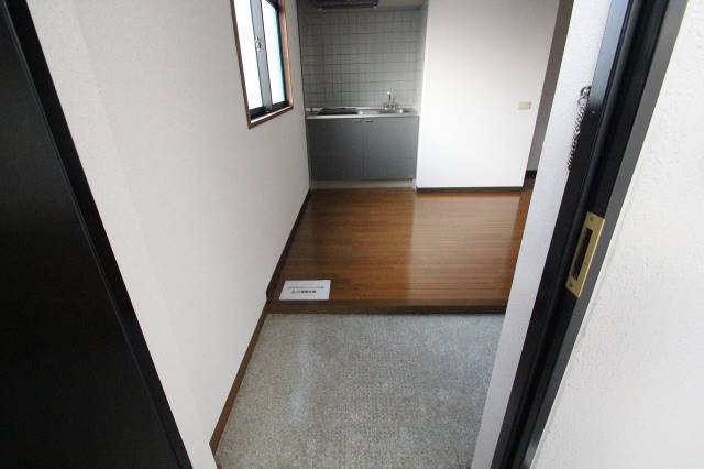 玄関　４０５号室内装写真参照