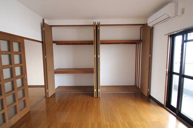 収納　４０５号室内装写真参照