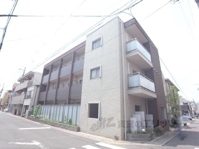 京都市西京区桂木ノ下町のマンションの建物外観