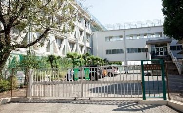 中学校　三鷹市立第五中学校（中学校）まで620m
