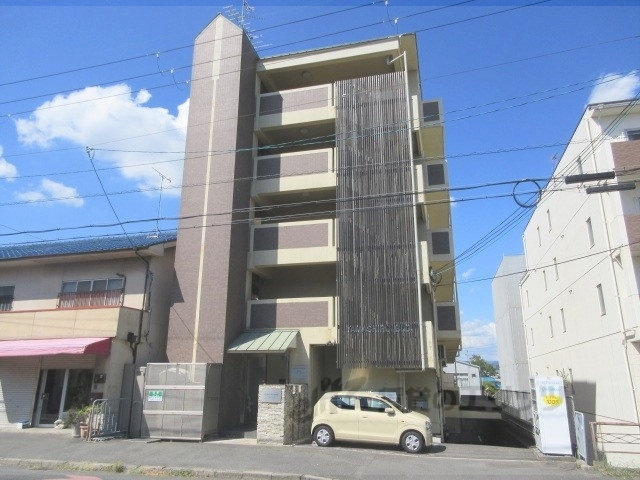 京都市右京区西京極橋詰町のマンションの建物外観