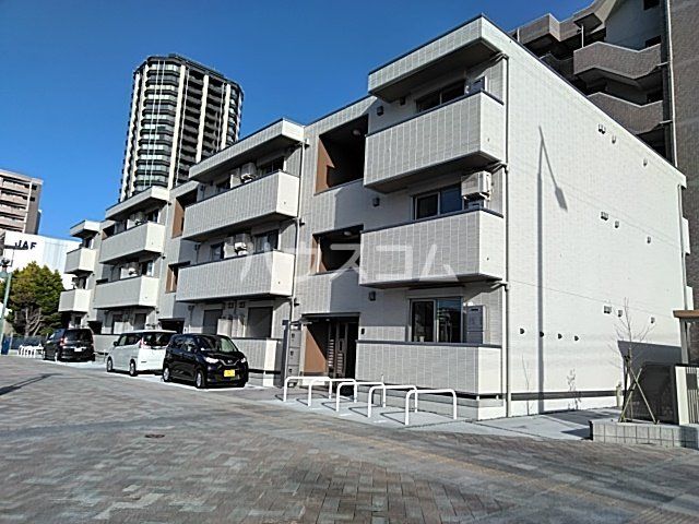 【静岡市駿河区曲金のアパートの建物外観】