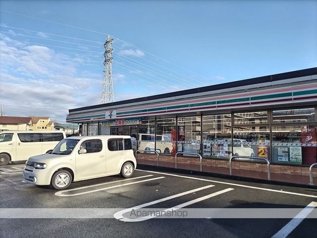 コンビニ　セブンイレブン（コンビニ）まで585m