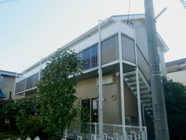 松戸市小山のアパートの建物外観